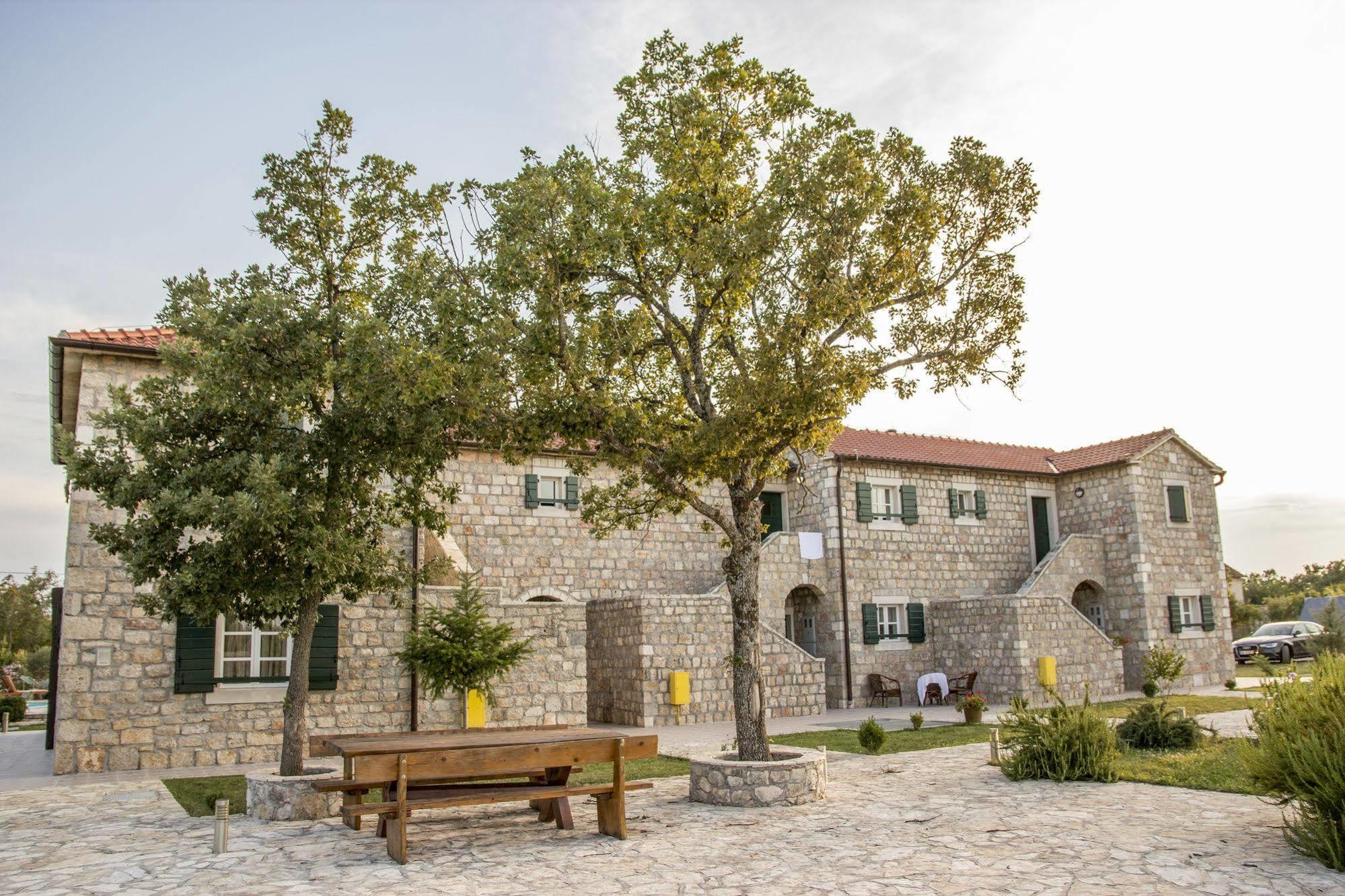 Pansion Skelin Hotel Drinovci Exterior foto