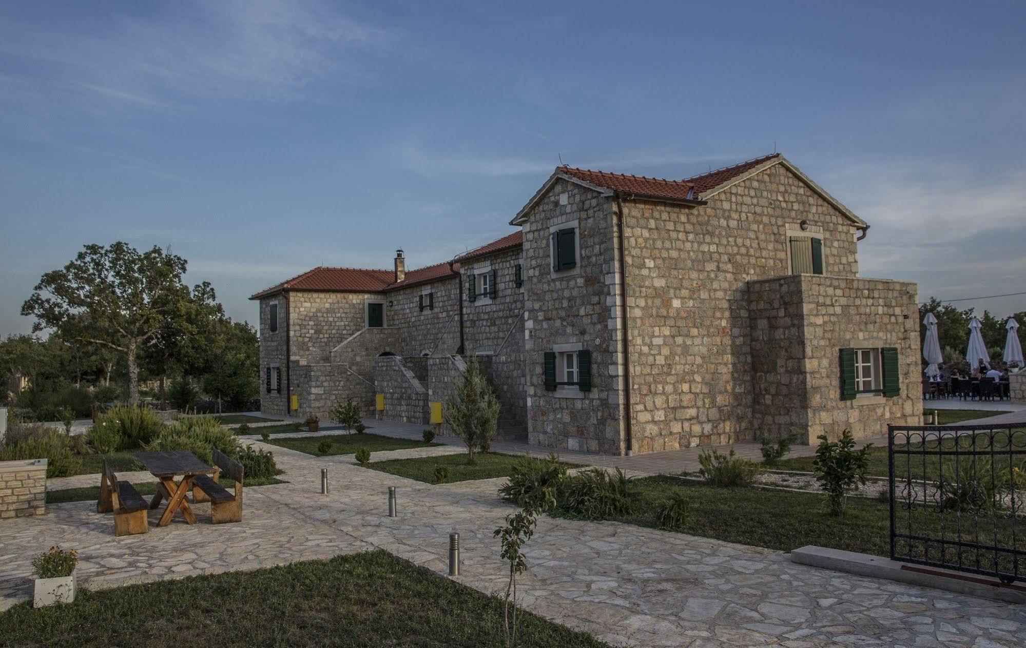 Pansion Skelin Hotel Drinovci Exterior foto